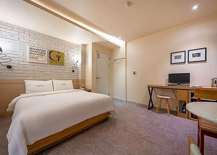 Seongbuk Piano Hotel 2*